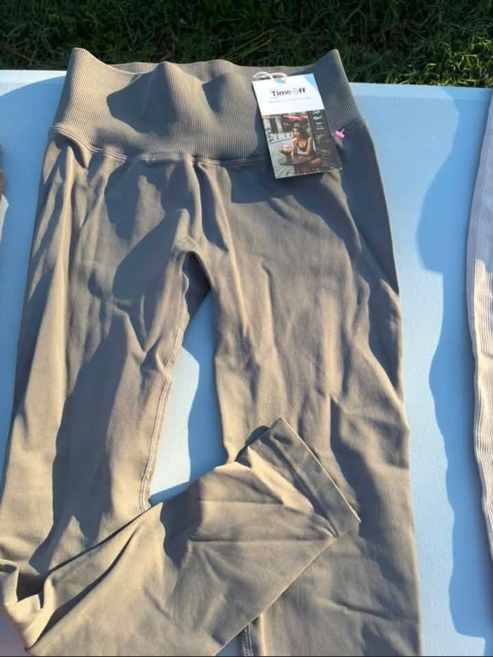 High-Waist Leggings in Taupe
